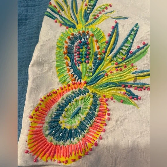 Lilly Pulitzer Ellie Resort White Shorts with Beaded Pineapple Design - Picture 4 of 7